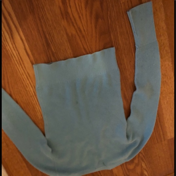 LIGHT BLUE SWEATER ⬇️ - Picture 5 of 5